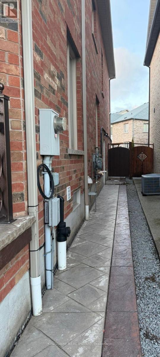 243 Pringle Ave in Milton, ON - Building Photo - Building Photo