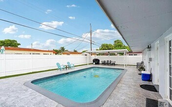 2300 Island Dr in Miramar, FL - Building Photo - Building Photo