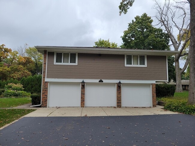 3483 S Shore Dr in Delavan, WI - Building Photo - Building Photo