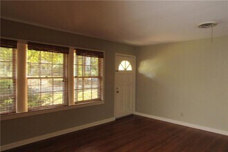 1900 Winsted Ln in Austin, TX - Foto de edificio - Building Photo