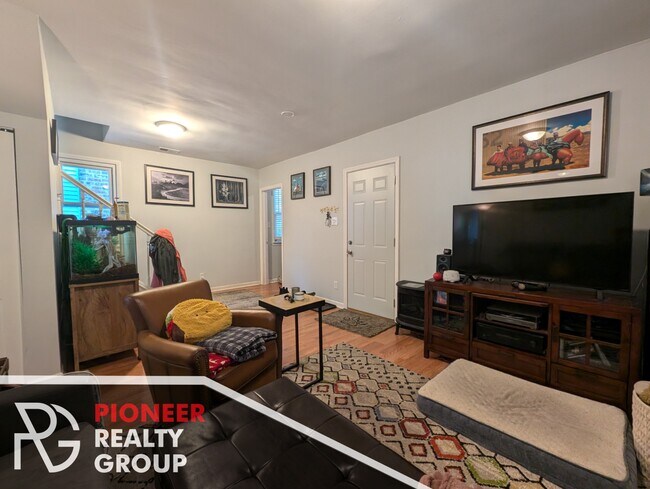 1520 W Melrose St, Unit 2R
