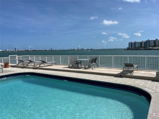 2016 Bay Dr in Miami Beach, FL - Building Photo - Building Photo