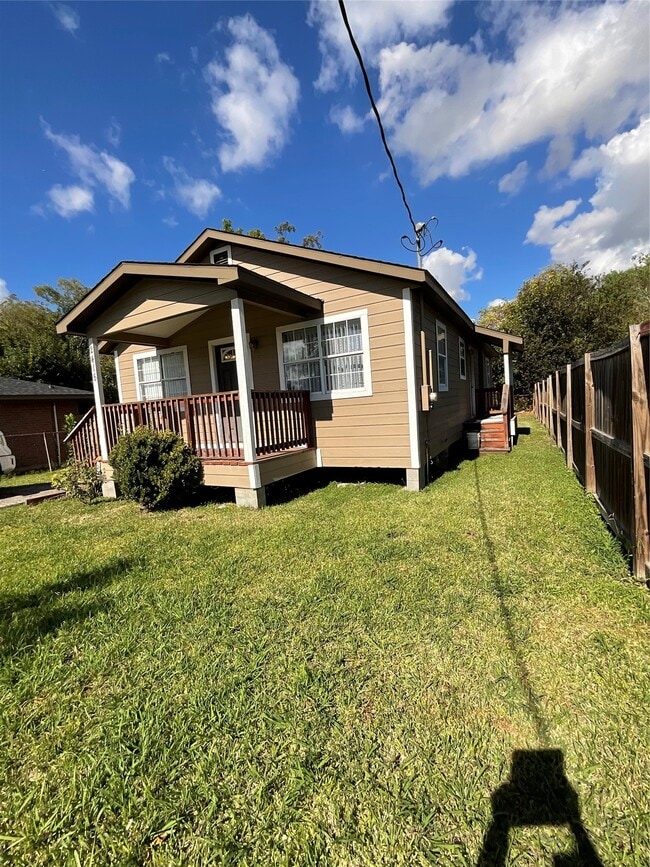 property at 2515 Harris St