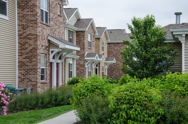 Prairie Grass at Jordan Creek in West Des Moines, IA - Foto de edificio - Building Photo