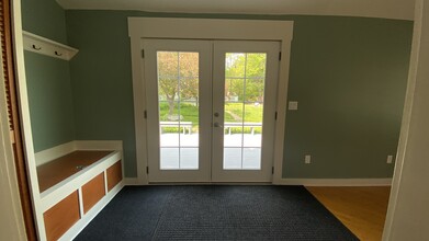 154 Beach St, Unit #1 in Saco, ME - Building Photo - Building Photo