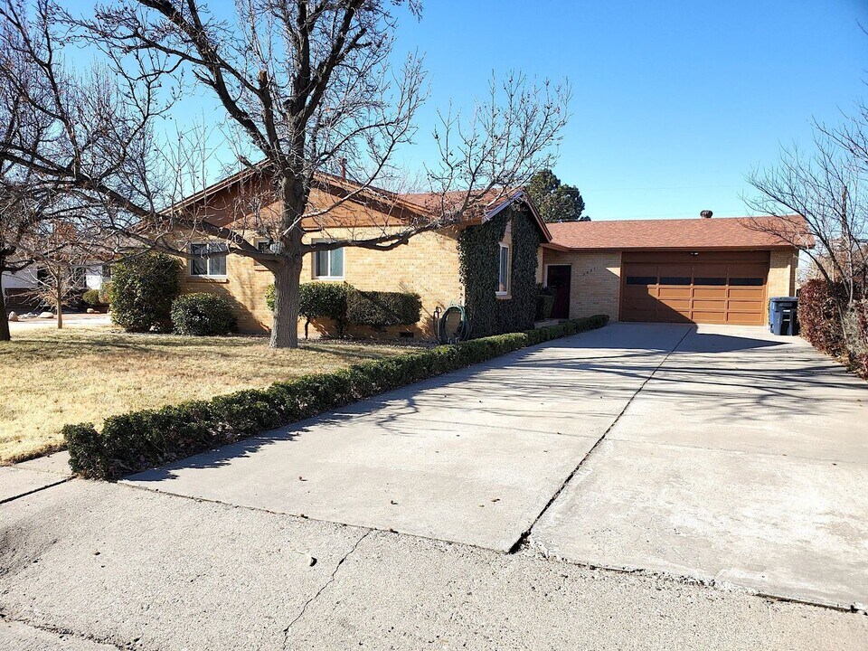 2621 Virginia St NE in Albuquerque, NM - Building Photo