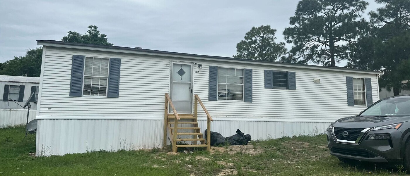 203 Wadley Dr in Aiken, SC - Building Photo