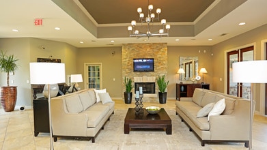 Stonegate in Birmingham, AL - Foto de edificio - Building Photo
