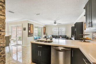 9236 NW 54th St in Sunrise, FL - Building Photo - Building Photo