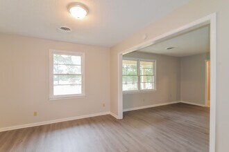 6041 Pineleaf Dr in Millbrook, AL - Foto de edificio - Building Photo