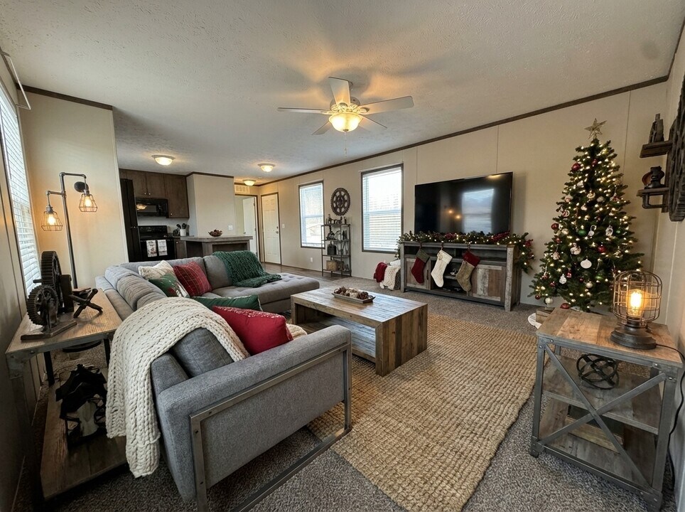 12403 St Michel Ave in Romeo, MI - Foto de edificio