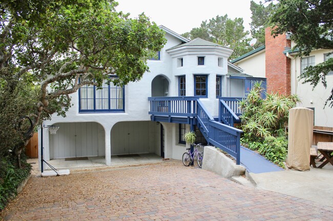 property at 2 8th Ave