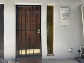 8568 E Indian School Rd, Unit C in Scottsdale, AZ - Foto de edificio - Building Photo