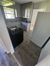 2210 Bombay Ave in Dallas, TX - Building Photo - Building Photo
