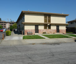 713 Golden Oak Dr Apartments