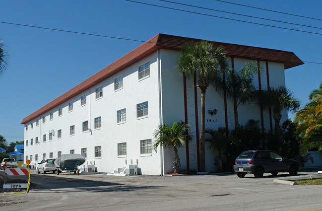 South Daytona Towers in Daytona Beach, FL - Building Photo - Building Photo