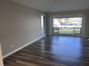 27037 111th Ct SE in Kent, WA - Building Photo - Building Photo