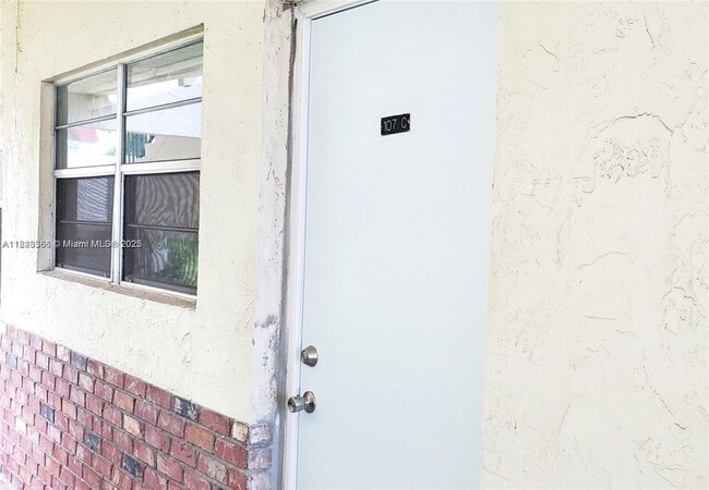 4163 SW 67th Ave in Davie, FL - Building Photo - Building Photo