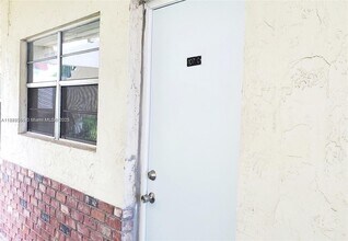 4163 SW 67th Ave in Davie, FL - Building Photo - Building Photo