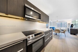 709 NE 22nd Dr in Wilton Manors, FL - Building Photo - Building Photo