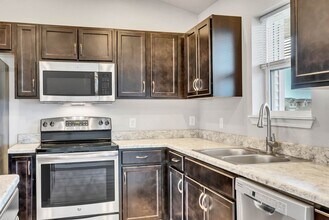 5483 Summerland Drive in Waterloo, IA - Building Photo - Building Photo