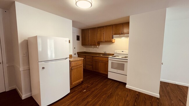 92 E Broadway in Derry, NH - Building Photo - Building Photo