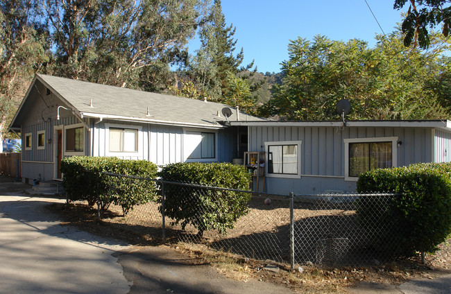 8645 N Ventura Ave in Ventura, CA - Building Photo - Building Photo