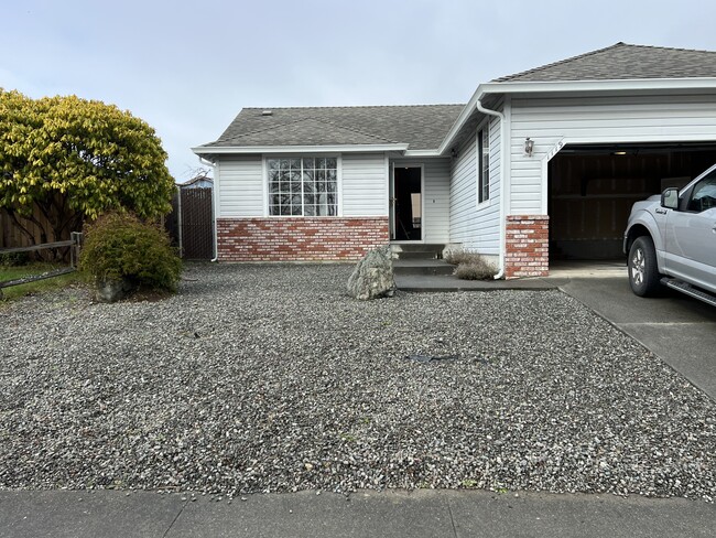 1119 Killdeer Rd in Mckinleyville, CA - Building Photo - Building Photo