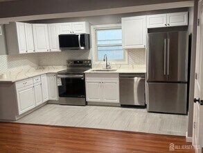 354 Bruck Ave in Perth Amboy, NJ - Building Photo - Building Photo