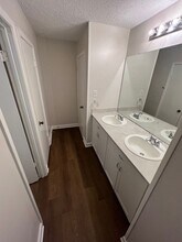 2006 West Loop-Unit -Unit B in Austin, TX - Foto de edificio - Building Photo