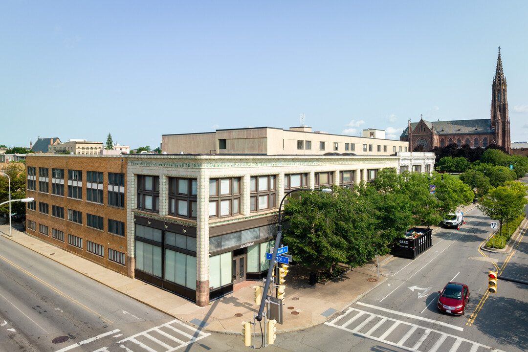 Ansonia Center in Buffalo, NY - Foto de edificio