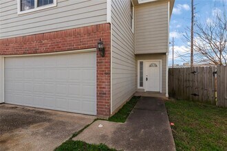 6427 Waldron Cir in Houston, TX - Building Photo - Building Photo