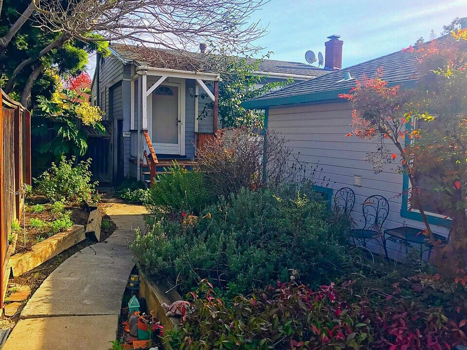 3738-3742 Randolph Ave in Oakland, CA - Foto de edificio