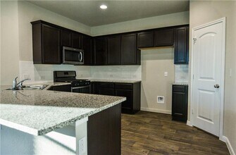 117 Rochester Ln in Hutto, TX - Building Photo - Building Photo