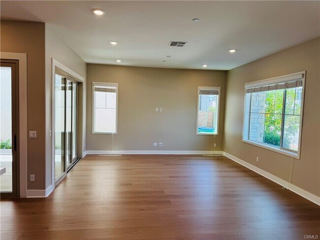 158 Scale in Irvine, CA - Building Photo - Building Photo