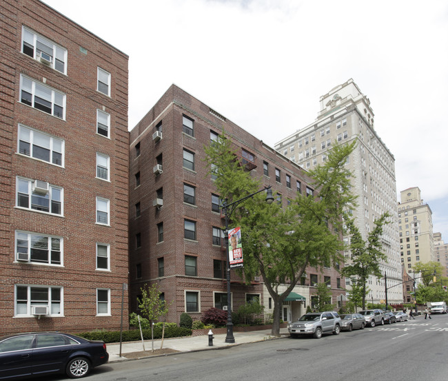 40 Prospect Park W in Brooklyn, NY - Foto de edificio - Building Photo