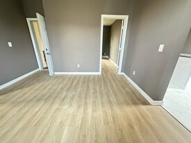 12 Dawson St in Milton, NH - Building Photo