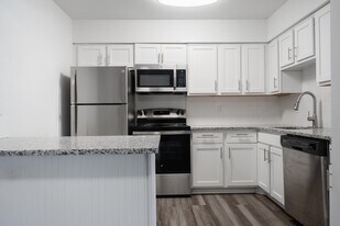 River Breeze Apartments in Newport News, VA - Building Photo