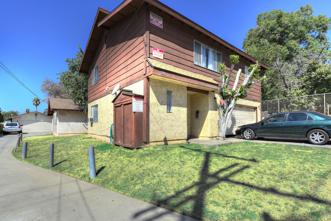 1385 N Marengo Ave in Pasadena, CA - Building Photo