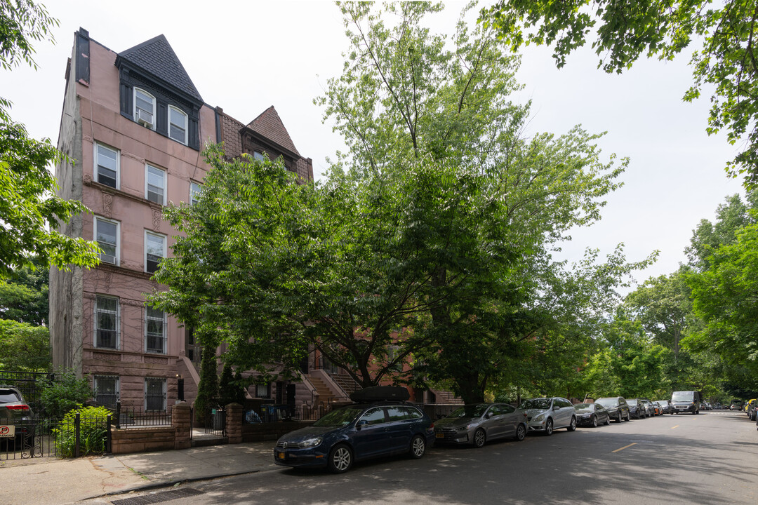 100 Lefferts Pl in Brooklyn, NY - Building Photo