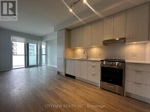 430-1430 Square One Dr in Mississauga, ON - Building Photo - Building Photo