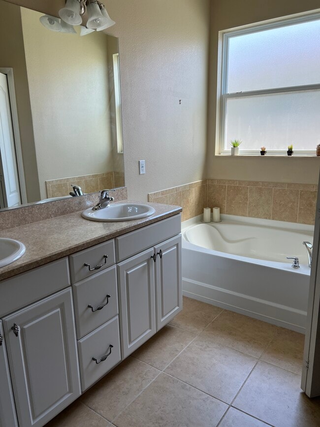 3833 Esplanade Ave in Port Orange, FL - Building Photo - Building Photo