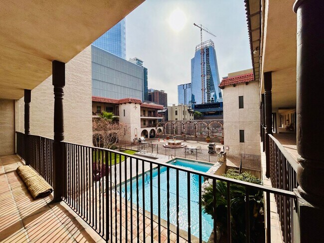 property at 505 W 7th St