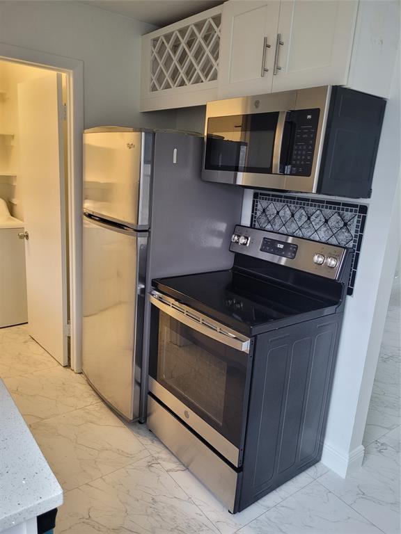 770 NE 38th St in Oakland Park, FL - Foto de edificio - Building Photo