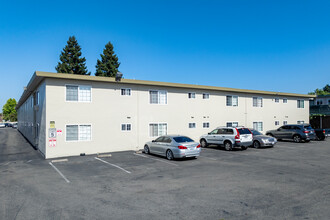 Paseo Gardens in Hayward, CA - Foto de edificio - Building Photo