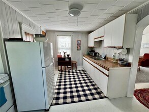 27 Shore Rd in Little Compton, RI - Building Photo - Building Photo