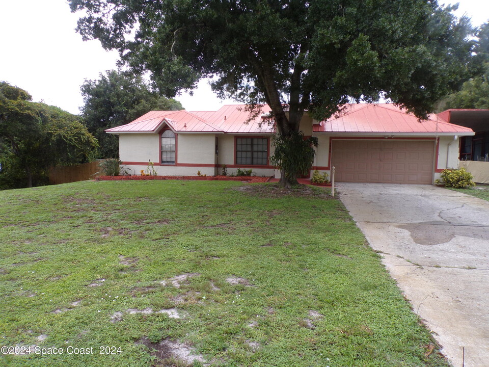 3950 Fooshe Ave in Sebastian, FL - Foto de edificio