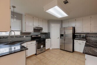 1003 Briargate Dr in Austin, TX - Building Photo - Building Photo