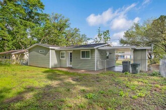 2003 Jackson Bluff Rd in Tallahassee, FL - Foto de edificio - Building Photo