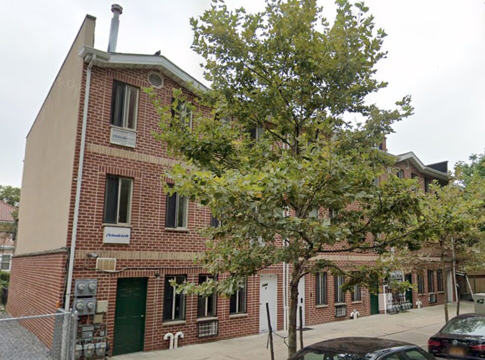 1944 McGraw Ave in Bronx, NY - Foto de edificio